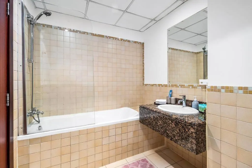 Spacious 4-Bed In Jbr Rimal With Access To Beach! Dubai Apartment